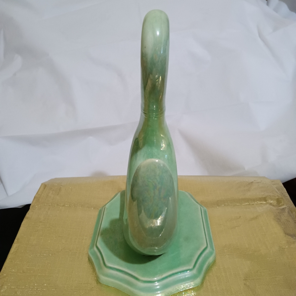 Iridescent green ceramic swan figurine - Picture 4 of 11